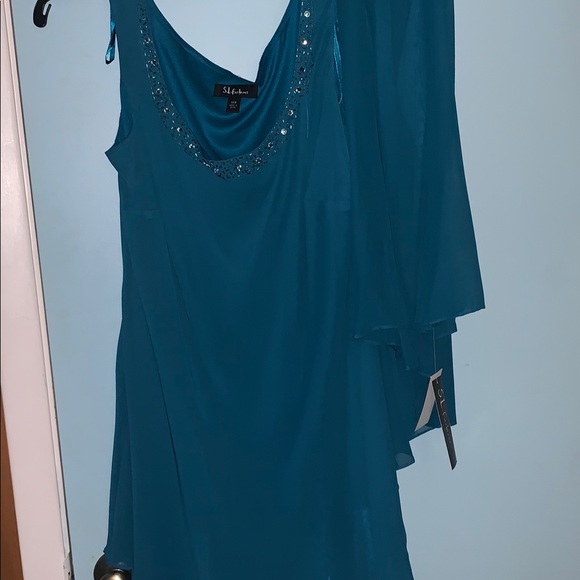 Turquoise event suit - Picture 2 of 3